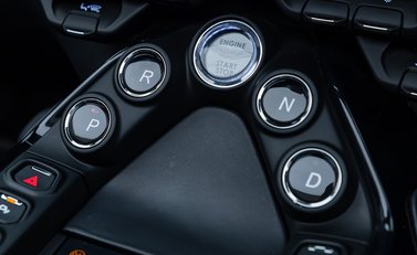 Aston Martin V8 Vantage ROADSTER 26