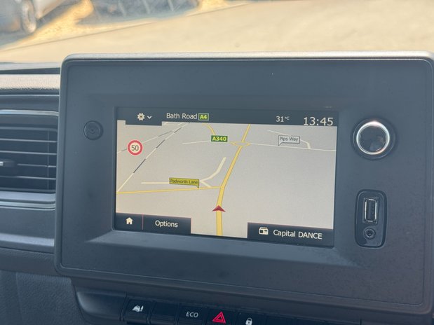 Nissan Interstar MWB L2H2 [SOLD KH] Medium Roof Air Con Nav Sensors EURO 6 29