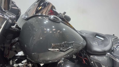 Harley-Davidson Touring 1745 FLHR ROADKING 2017 8K CUSTOM BAGGER MOT 1 OFF BIKE 23