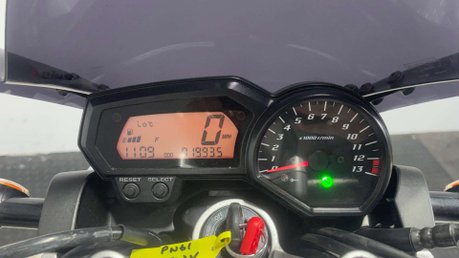 Yamaha FZ1 FAZER 2011 ONLY 19K VERY CLEAN 1000CC NAKED MOT SERVICED 32