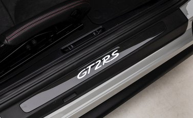 Porsche 911 (991.2) GT2 RS Weissach 19