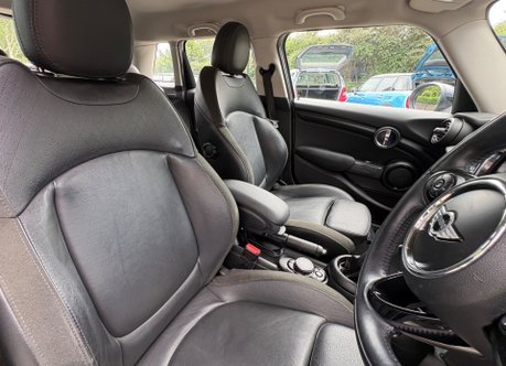Mini Hatch Cooper 1.5 Petrol Automatic Pepper / Media XL 5 door + SAT NAV + LEATHER 4