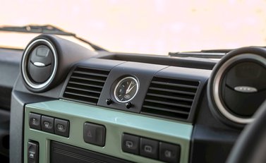 Land Rover Defender 90 Heritage Hard Top 17