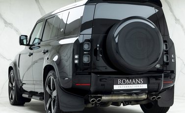 Land Rover Defender 110 V8 3