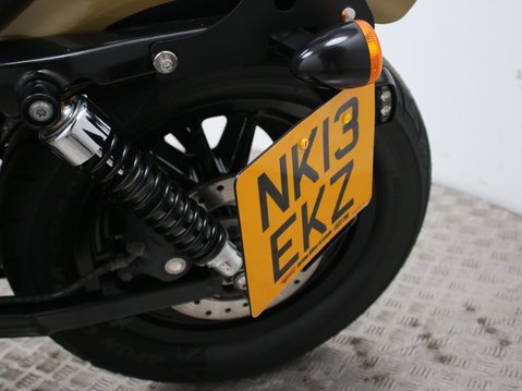 Harley-Davidson Sportster IRON 883 XL N 13 24