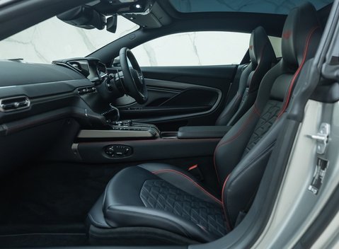 Aston Martin Vanquish V12 19