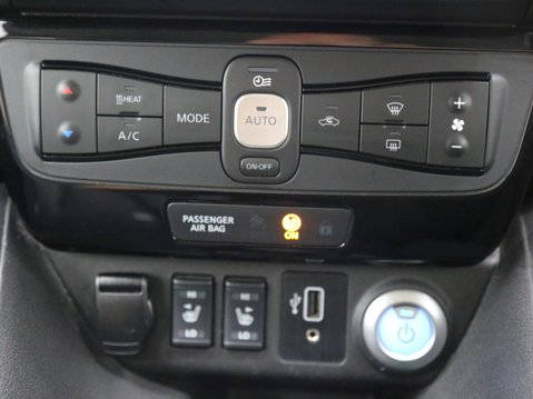 Nissan LEAF 40kWh Tekna Auto 5dr 17