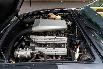 Aston Martin V8 Vantage X-Pack Volante 41