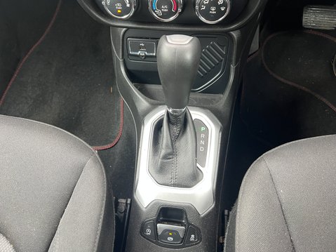 Jeep Renegade (Sold) 1.4T MultiAirII Longitude SUV 5dr Petrol DDCT Euro 6 (s/s) (140 ps) 27