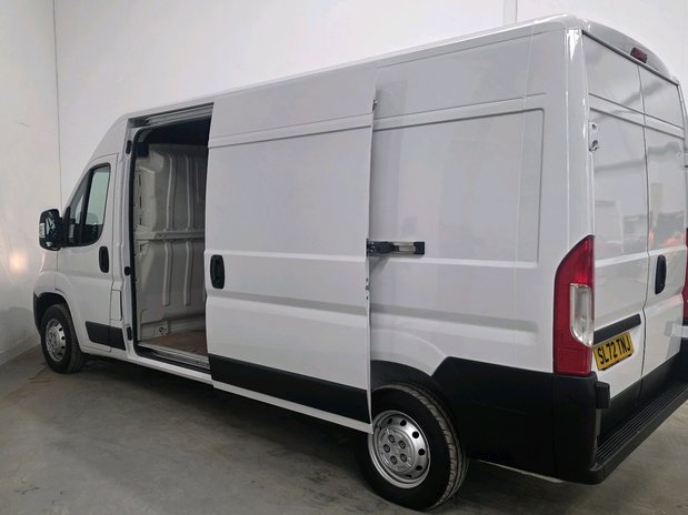 Vauxhall Movano Vauxhall Movano 3500 L3 Diesel FWD 2.2 Turbo D 140ps H2 Dynamic Van 11