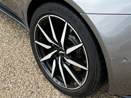 Aston Martin DB11 V12 34