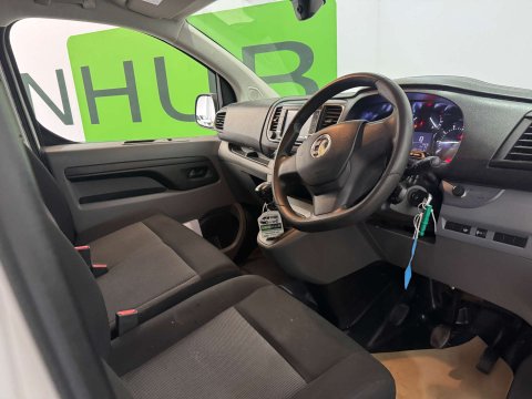 Vauxhall Vivaro 1.5 Vivaro F2700 Dynamic S/S 2