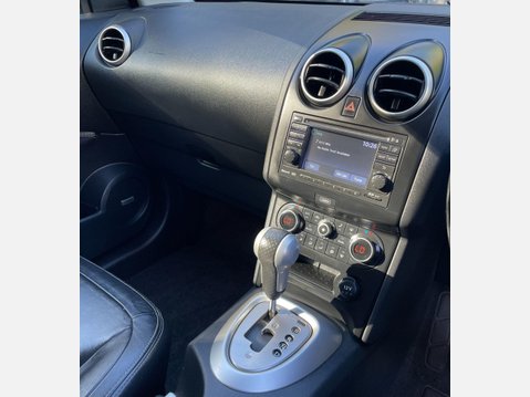 Nissan Qashqai 2.0 dCi Tekna Auto 4WD Euro 5 5dr (AVM) 30