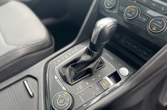 Volkswagen Tiguan R-LINE TECH 2.0 TDI 4MOTION DSG AUTO 18