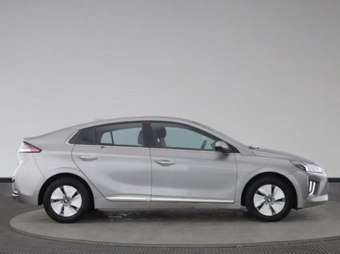 Hyundai IONIQ PREMIUM MHEV 4