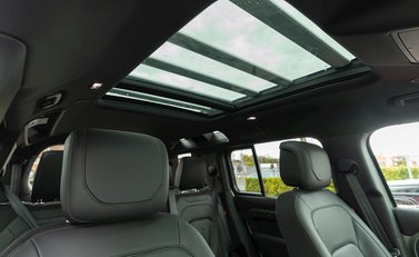 Land Rover Defender 110 X P400 13