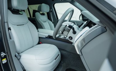 Land Rover Range Rover P615 SV LWB 15