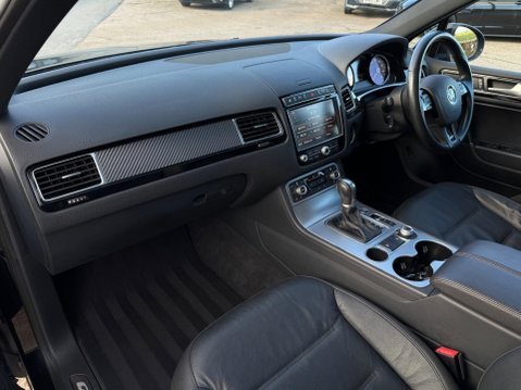 Volkswagen Touareg 3.0 TDI V6 BlueMotion Tech R-Line Tiptronic 4WD Euro 6 (s/s) 5dr 21