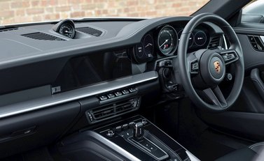 Porsche 911 Carrera 4S (992) 17