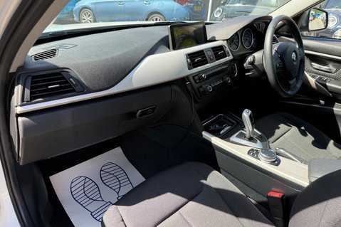 BMW 3 Series 320I SE TOURING AUTOMATIC -APPLE CAR PLAY -CAMERAS -XENONS -LOW MILEAGE 23