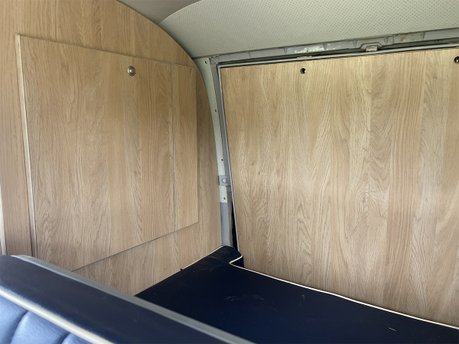 Volkswagen Campervan Split-Screen 69