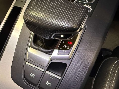 Audi Q5 2.0 Q5 S Line 40 TDI Quattro Semi-Auto 4WD 5dr 24