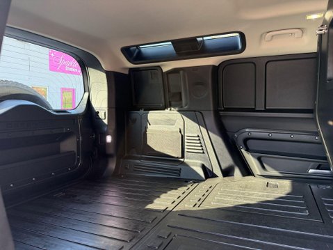 Land Rover Defender HARD TOP SE MHEV 48