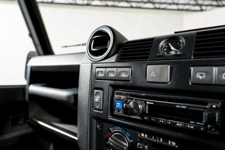 Land Rover Defender 90 TD XS STATION WAGON. COMPREHENSIVE LSH. VB AIR SUSPENSION. KHAN WHEELS. 28