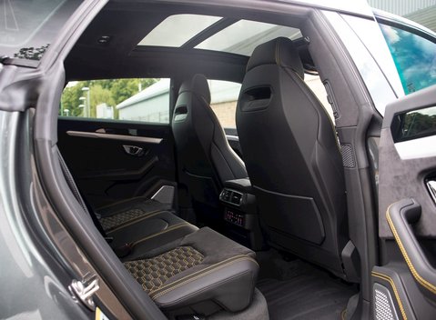 Lamborghini Urus 14