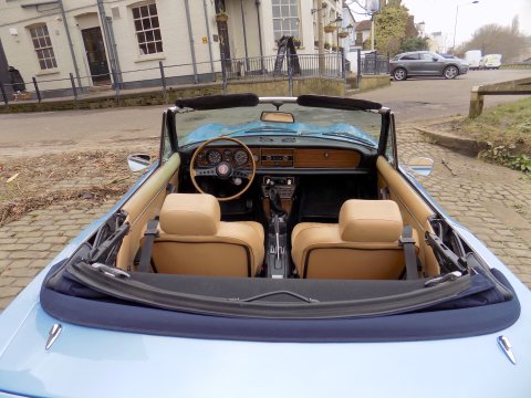 Fiat 124 Spider CS 1800 64