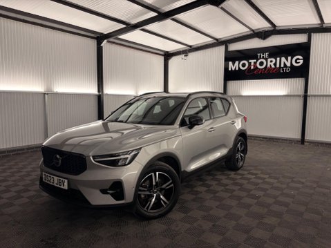 Volvo XC40 2.0 B3 MHEV Plus Dark DCT Auto Euro 6 (s/s) 5dr 3