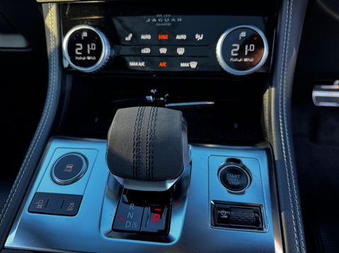 Jaguar F-Pace R-DYNAMIC HSE BLACK 96