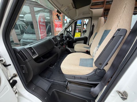 Auto-Trail Tracker EKS LOVELT LOW MILEAGE GREAT SPEC TRACKER 5