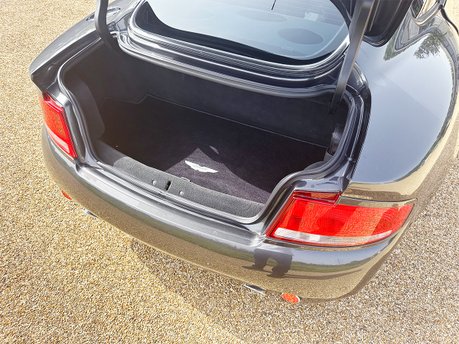 Aston Martin Vanquish V12 S 29