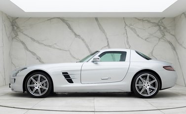 Mercedes-Benz SLS AMG 2