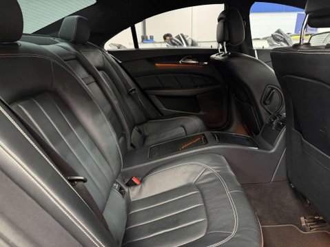 Mercedes-Benz CLS 2.1 CLS220d AMG Line Coupe 4dr Diesel G-Tronic+ Euro 6 (s/s) (177 ps) 33