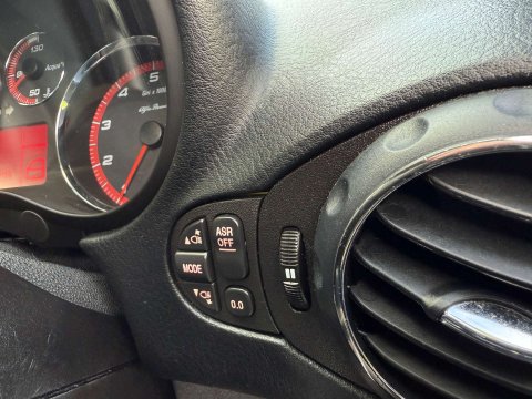 Alfa Romeo 147 1.6 147 Collezione TS 5dr 19