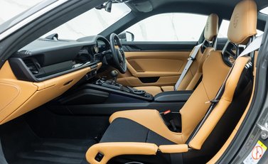 Porsche 911 GT3 TOURING (992) 15