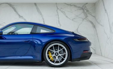 Porsche 911 GT3 Touring (992) 38