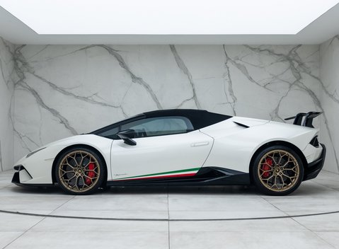 Lamborghini Huracan Spyder LP640-4 Performante 4