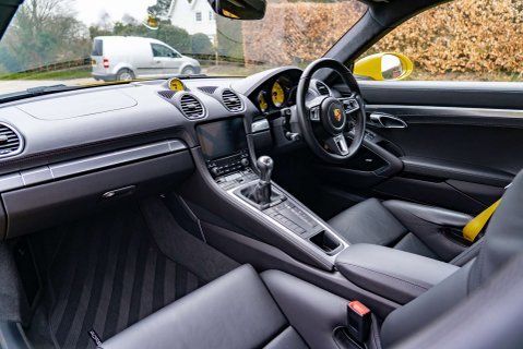 Porsche 718 Cayman GTS 8