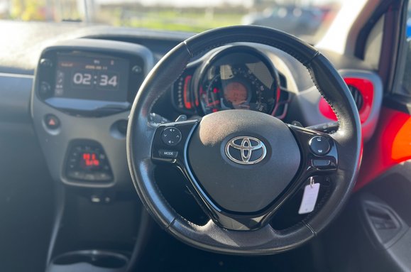 Toyota Aygo VVT-I X-TREND X-SHIFT 5 DOOR AUTO 30