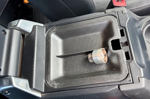 Land Rover Discovery SDV6 SE TECH - 11 SERVICES RECORDED INC CAMBELT CHANGE 57