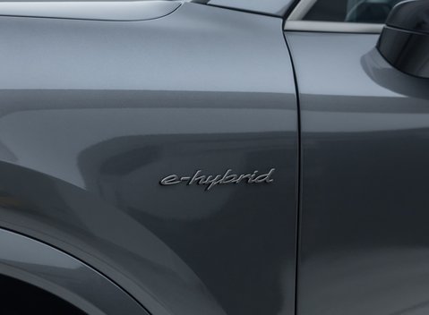 Porsche Cayenne TURBO E-HYBRID 34