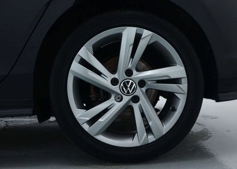 Volkswagen Golf 1.5 eTSI MHEV R-Line Hatchback 5dr Petrol Hybrid DSG Euro 6 (s/s) (150 ps) 16