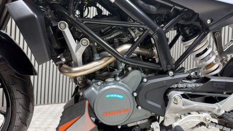 KTM Duke 2016 INCREDIBLY CLEAN LONG MOT ONLY 1K AKRAPOVIC 18