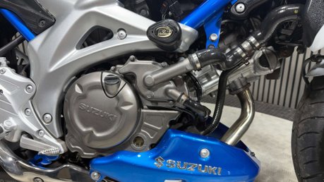 Suzuki Gladius 650 2010 ONLY 26K SV650 MOTOR MOT 08/27 SERVICED A2 650CC 7