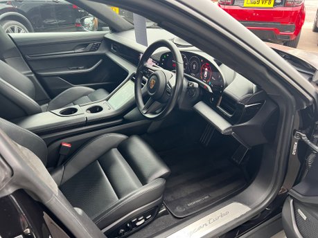 Porsche Taycan 500kW Turbo 93kWh 4dr 15