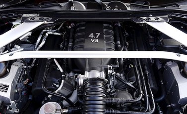 Aston Martin Vantage GT8 12