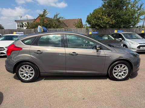 Ford Focus 1.6 Titanium Euro 5 5dr 4